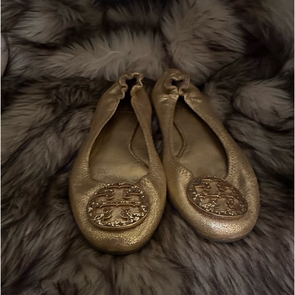 Tory Burch gold leather flats RARE TB logo with bling. Great condition!